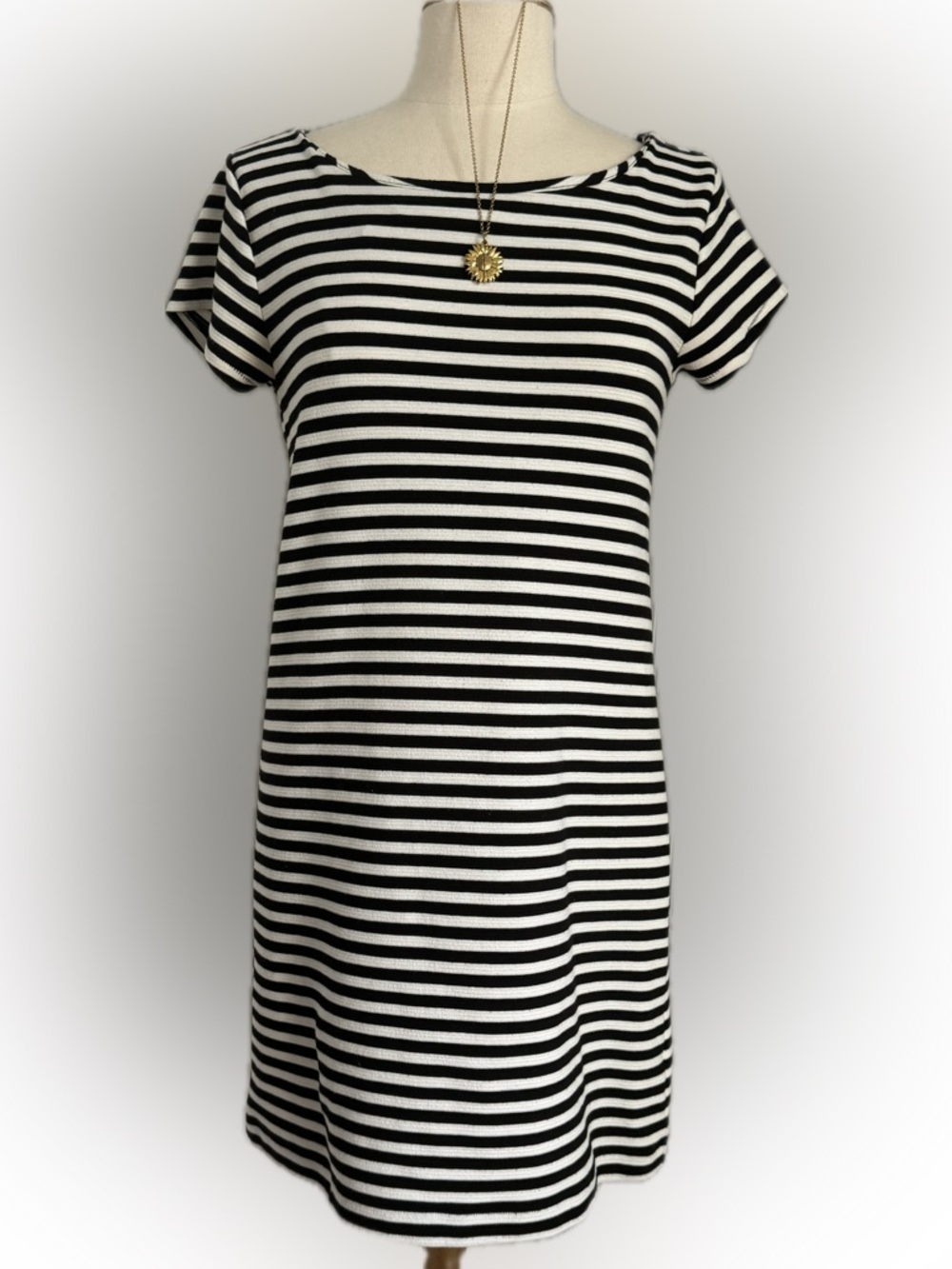Gap back & white dress!